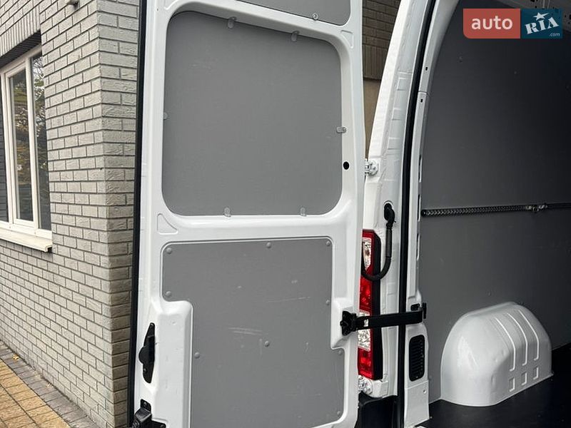 Грузовой фургон Renault Master 2022 в Луцке