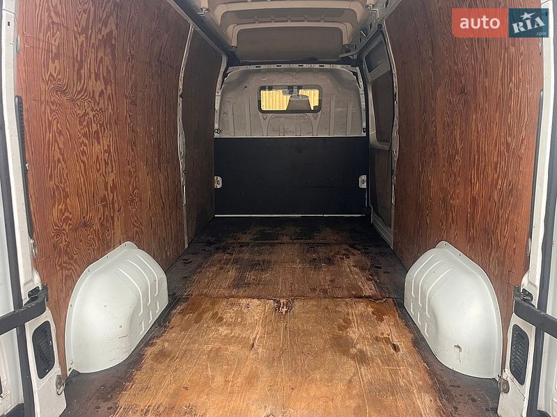 Грузовой фургон Renault Master 2012 в Винниках