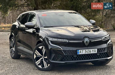 Позашляховик / Кросовер Renault Megane E-Tech Electric 2022 в 