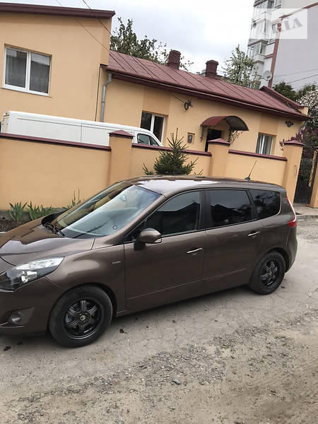Renault Megane Scenic 2011