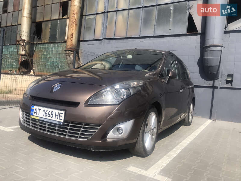 Минивэн Renault Megane Scenic 2010 в 