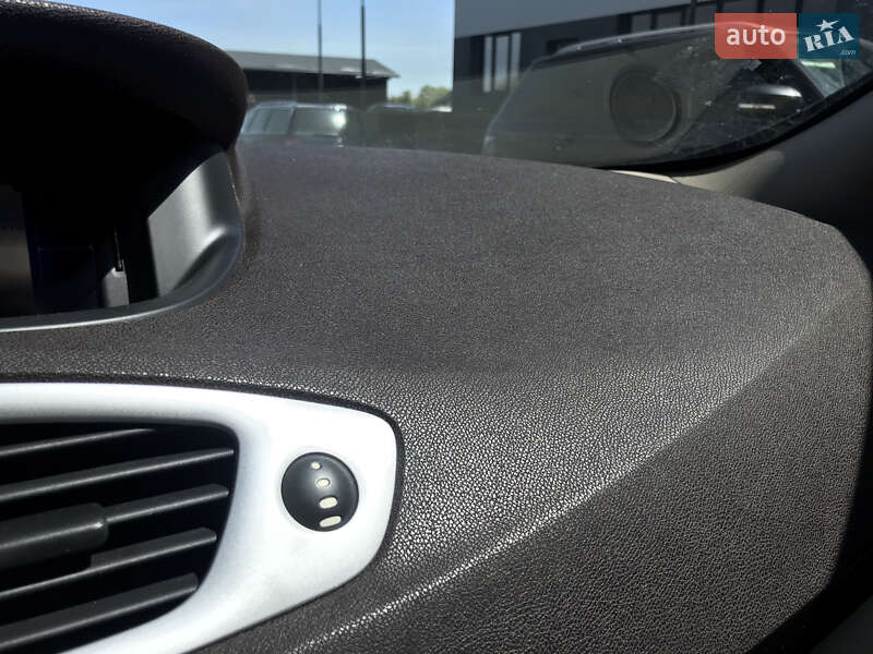 Мінівен Renault Megane Scenic 2010 в Івано-Франківську фото 28 Мінівен Renault Megane Scenic 2010 в Івано-Франківську