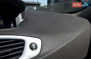 Минивэн Renault Megane Scenic 2010 в 