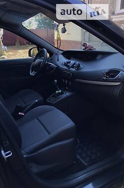 Минивэн Renault Megane Scenic 2011 в 