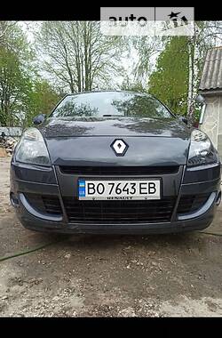 Минивэн Renault Megane Scenic 2011 в 