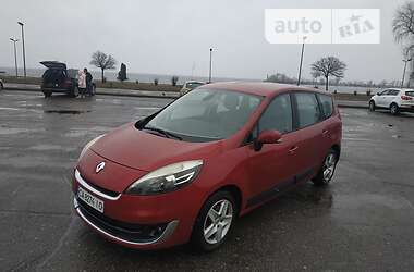 Минивэн Renault Megane Scenic 2012 в 