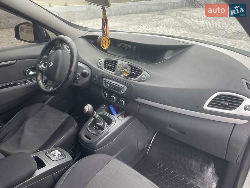 Мінівен Renault Megane Scenic 2014 в Кельменцях