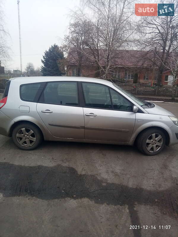 Минивэн Renault Megane Scenic 2005 в Петропавловке