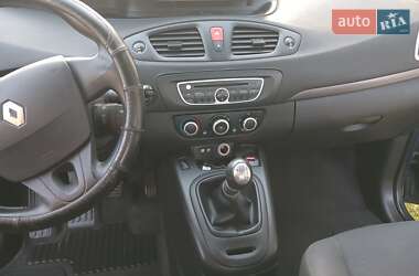 Минивэн Renault Megane Scenic 2009 в Шумске