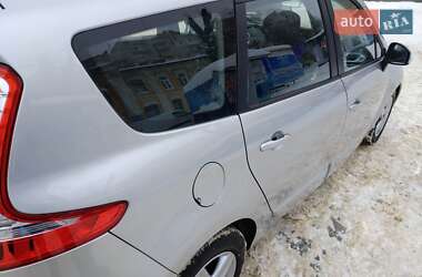 Мінівен Renault Megane Scenic 2015 в 