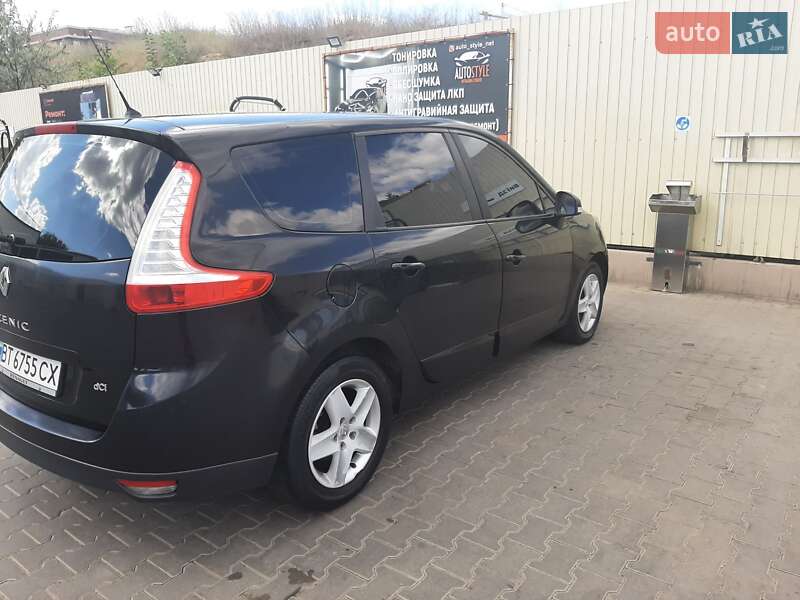 Renault Megane Scenic 2012