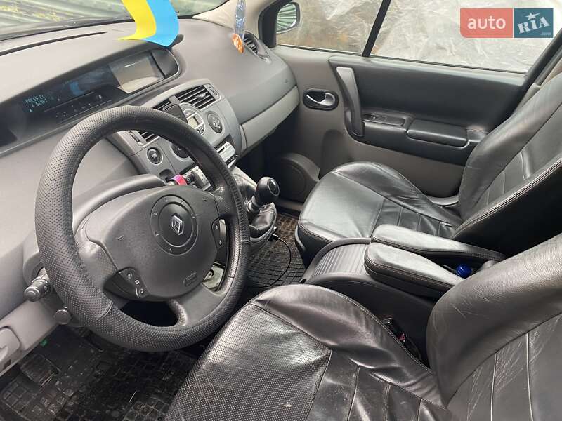 Минивэн Renault Megane Scenic 2004 в Коростене