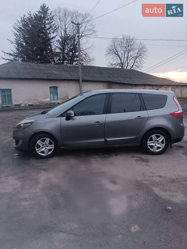 Минивэн Renault Megane Scenic 2013 в Ямполе