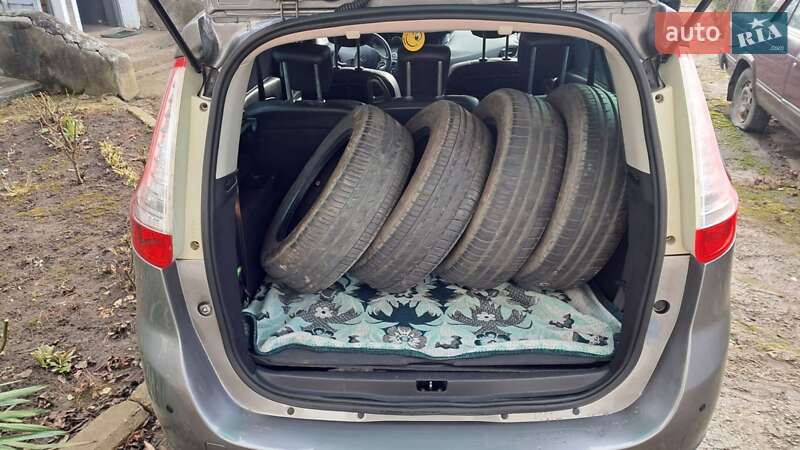 Мінівен Renault Megane Scenic 2013 в Чернівцях