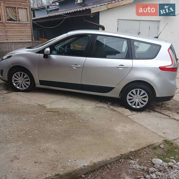Мінівен Renault Megane Scenic 2010 в Чернівцях