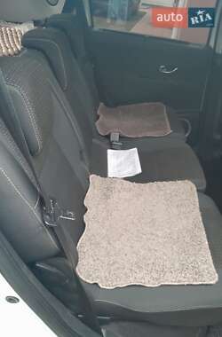 Минивэн Renault Megane Scenic 2010 в 
