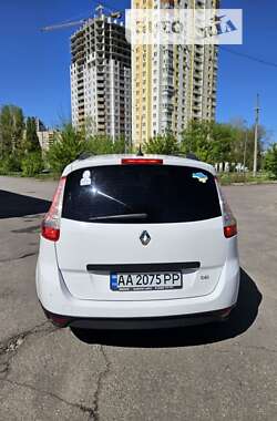 Минивэн Renault Megane Scenic 2015 в Киеве