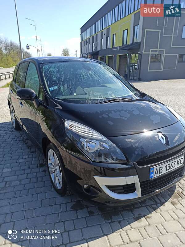 Минивэн Renault Megane Scenic 2011 в 