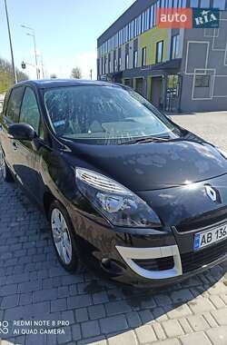 Минивэн Renault Megane Scenic 2011 в 