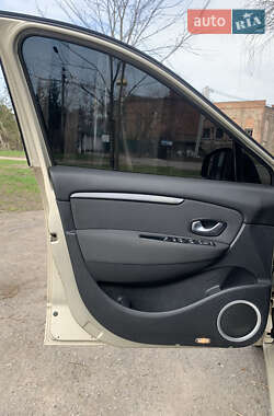 Минивэн Renault Megane Scenic 2009 в 