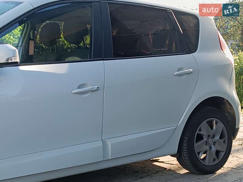 Минивэн Renault Megane Scenic 2011 в Новояворовске