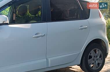 Минивэн Renault Megane Scenic 2011 в 