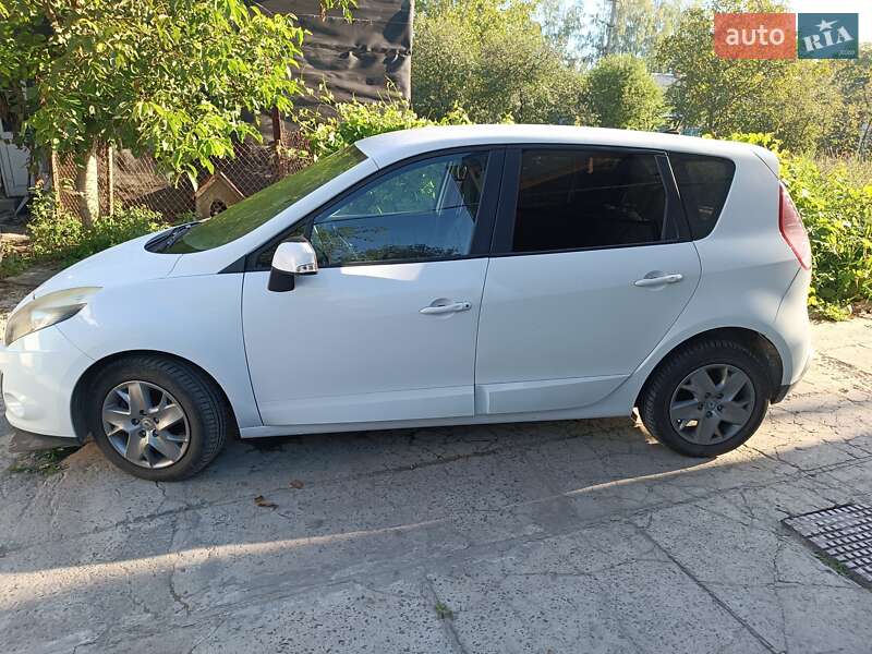 Минивэн Renault Megane Scenic 2011 в Новояворовске