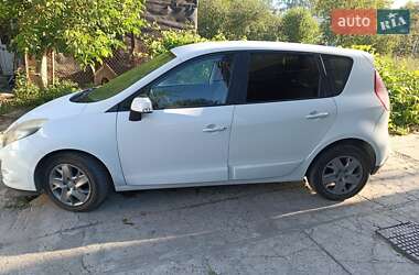 Минивэн Renault Megane Scenic 2011 в 
