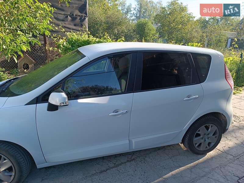 Минивэн Renault Megane Scenic 2011 в Новояворовске