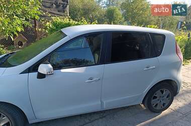 Минивэн Renault Megane Scenic 2011 в 