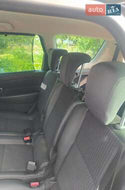 Минивэн Renault Megane Scenic 2015 в 