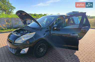 Минивэн Renault Megane Scenic 2011 в 