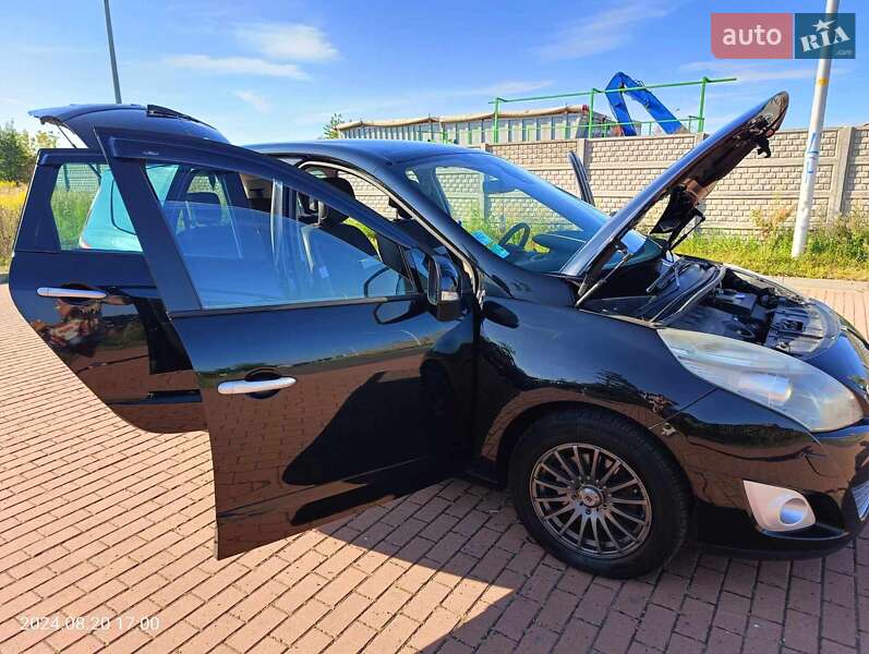 Минивэн Renault Megane Scenic 2011 в Киеве