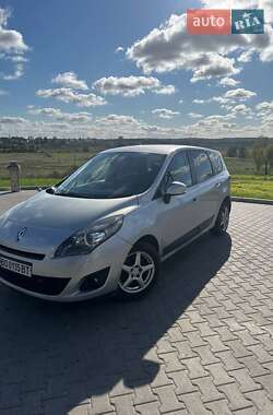 Минивэн Renault Megane Scenic 2010 в Шумске