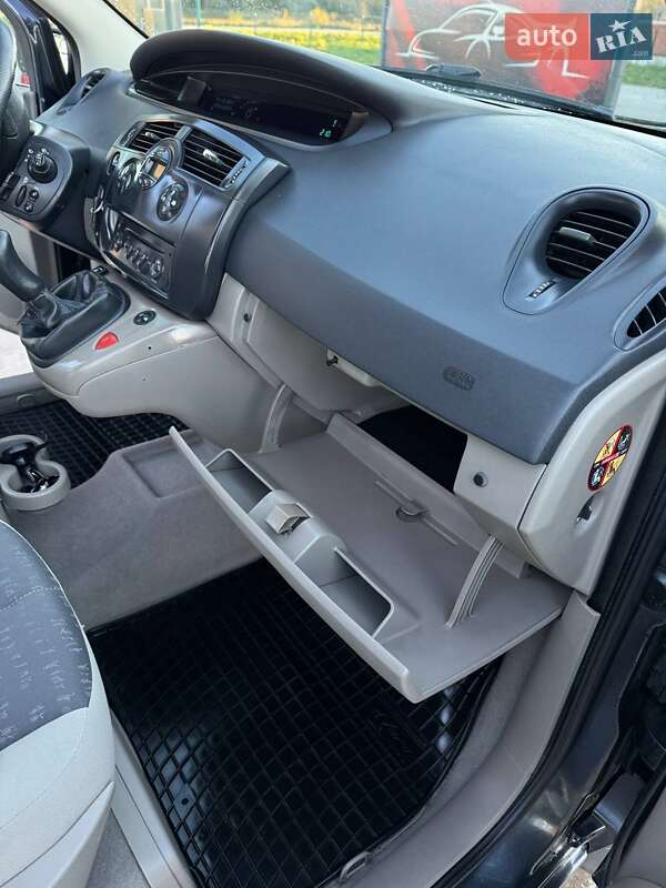 Минивэн Renault Megane Scenic 2006 в Черновцах