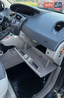 Минивэн Renault Megane Scenic 2006 в 