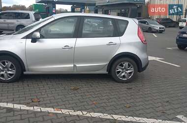 Минивэн Renault Megane Scenic 2011 в 
