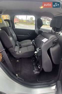 Минивэн Renault Megane Scenic 2011 в 