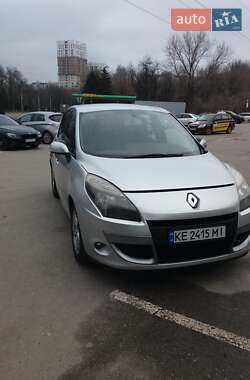 Минивэн Renault Megane Scenic 2011 в 
