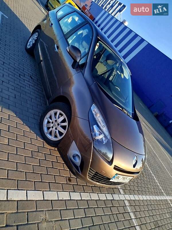 Мінівен Renault Megane Scenic 2011 в Дубні