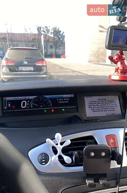 Минивэн Renault Megane Scenic 2010 в 