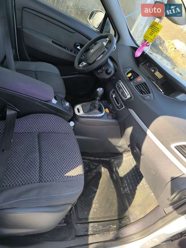 Минивэн Renault Megane Scenic 2011 в Лохвице