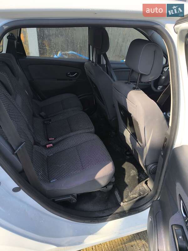 Минивэн Renault Megane Scenic 2011 в Лохвице