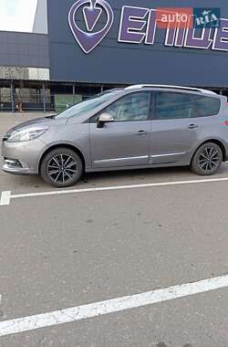 Минивэн Renault Megane Scenic 2013 в 