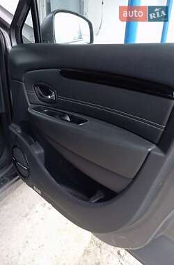 Минивэн Renault Megane Scenic 2013 в 