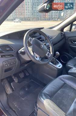Минивэн Renault Megane Scenic 2012 в 
