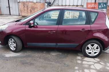 Минивэн Renault Megane Scenic 2012 в 