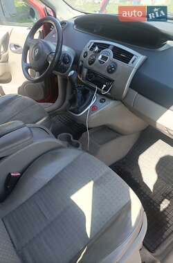 Минивэн Renault Megane Scenic 2004 в 