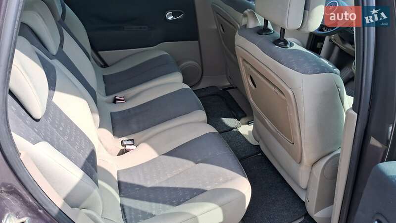 Минивэн Renault Megane Scenic 2003 в Царичанке