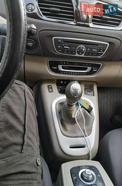 Минивэн Renault Megane Scenic 2012 в 